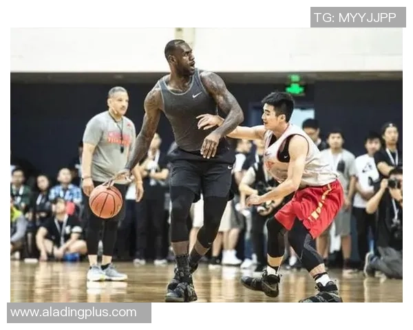 杭州篮球队团队协作引发热议球迷对战术配合和球员默契提出不同看法