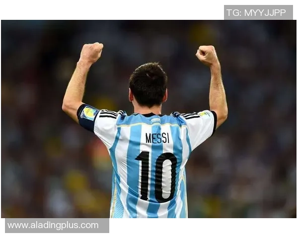 足球明星7号背影展现独特魅力与风采的瞬间回顾